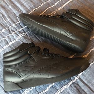 Reebok classics all black leather women’s size 11
